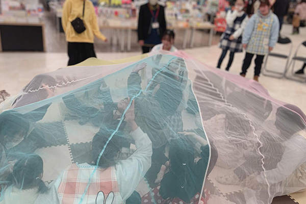 ひこうきがしゅっぱつします